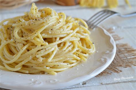 I segreti del cacio e pepe: la ricetta tradizionale svelata da Sora .